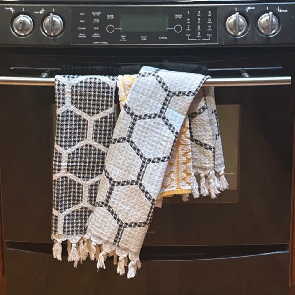 Modern Hand Towel Waffle Weave Black White Honeycomb Kitch Minimalist Max NEW - Picture 2 of 7